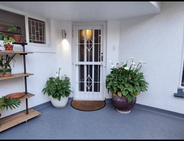 3 BEDROOM HOUSE FOR SALE IN BOSTON